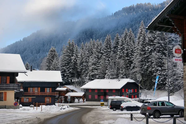 Invierno paisaje alpino en el campo —  Fotos de Stock