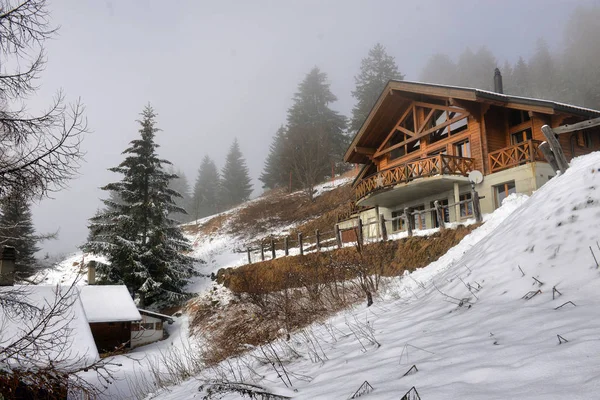 Kırsal kış dağ manzarası