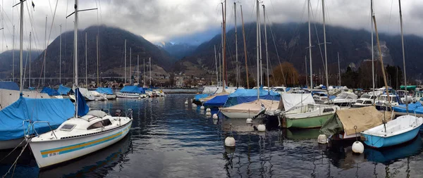 Swiss, Genèvesjön, 06, Yanuary, 2017, yachter på vintern parkering l — Stockfoto