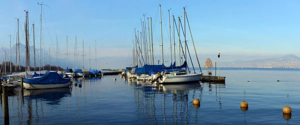 SWISS, LAKE GENEVA, 06, YANUARY, 2017, Яхты на зимней парковке l — стоковое фото