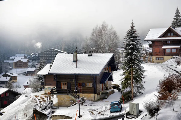 Invierno paisaje alpino en el campo — Foto de Stock