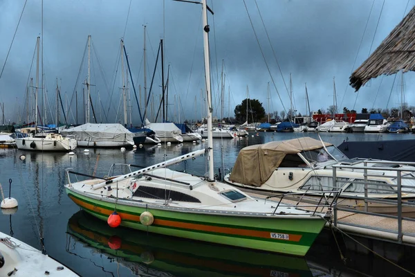 SWISS, LAC GENÈVE, 05, YANVIER, 2017, Yachts en stationnement d'hiver l — Photo