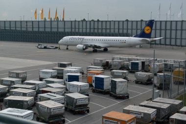 Münih, Almanya, Septembre 2014: Lufthansa airbus uçak parke