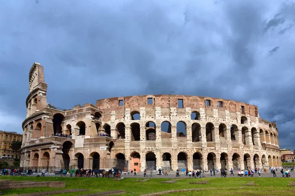 .ITALIA, ROMA, 05, MAYO, 2016, Coliseo en Roma, Italia — Foto de Stock