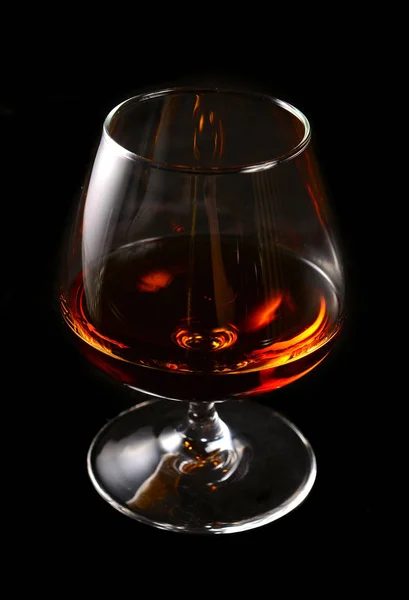 Elegante glas met whisky — Stockfoto