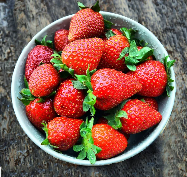 Ripe strawberry in a white plate — Stock Photo, Image