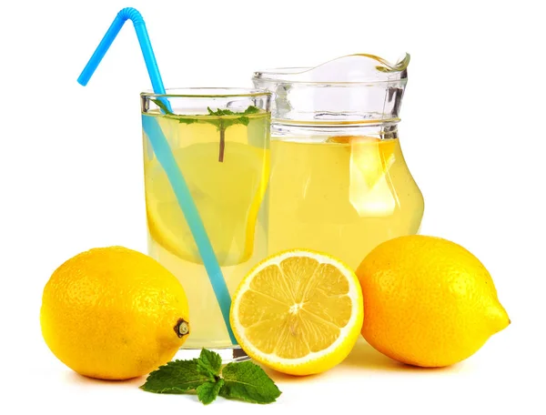 Лимонный сок и фрукты — стоковое фото