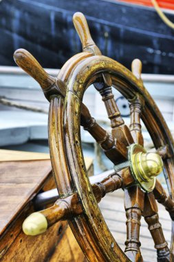 volante de barco antiguo de madera