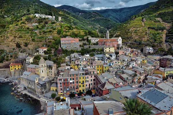 Vista aérea de la pesca Vernazza, Parque Nacional Cinque Terre, Li — Foto de Stock