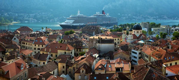 Kotor, Montenegro, 15 AGOSTO 2017, Veduta aerea della città vecchia di Kotor — Foto Stock