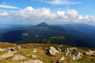 Karpat Peyzaj ve Goverla Dağı nın görünümü