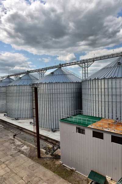 Building Exterior, Storage and drying of grains, wheat, corn, so — Stock Photo, Image