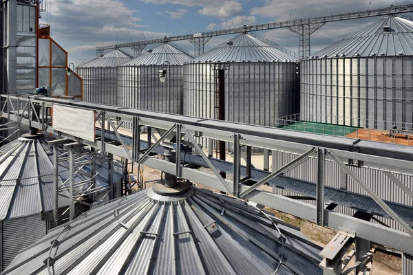 Building Exterior, Storage and drying of grains, wheat, corn, so — Stock Photo, Image