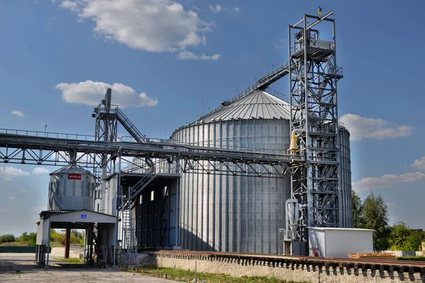 Building Exterior, Storage and drying of grains, wheat, corn, so — Stock Photo, Image