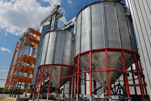 Building Exterior, Storage and drying of grains, wheat, corn, so — Stock Photo, Image