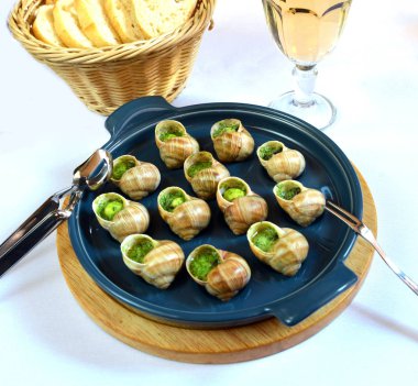 üzüm salyangoz tereyağı ve baharatlar ile pişmiş