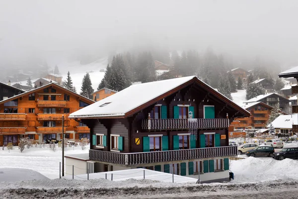 Alpejskie krajobrazy zimy na wsi — Zdjęcie stockowe