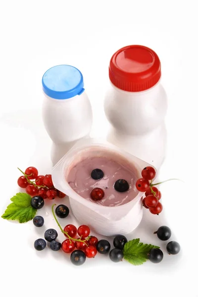 Currant yoghurt og bær - Stock-foto