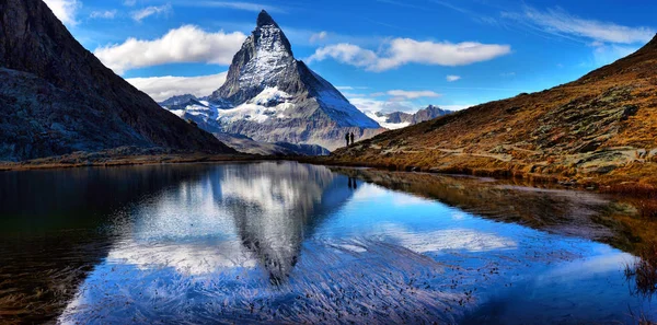 Mt matterhorn spiegelt sich im riffelsee zermatt kanton vala — Stockfoto