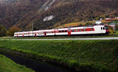 Alpler'de akşam tren