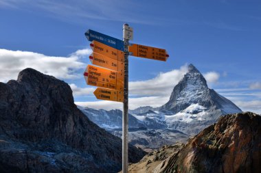 Tabelasını Matterhorn İsviçre yön-e doğru çeşitli ile Merhaba