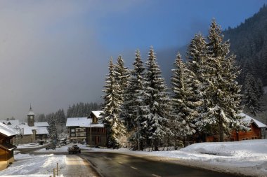 Kırsal kış dağ manzarası