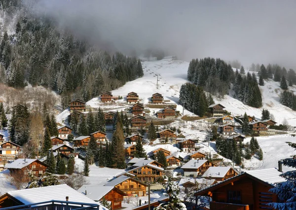 Alpine Winterlandschaft auf dem Land — Stockfoto