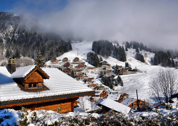 Зимний альпийский пейзаж
