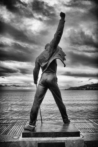 Montreux, Zwitserland - 23 oktober 2017: Freddie Mercury standbeeld — Stockfoto