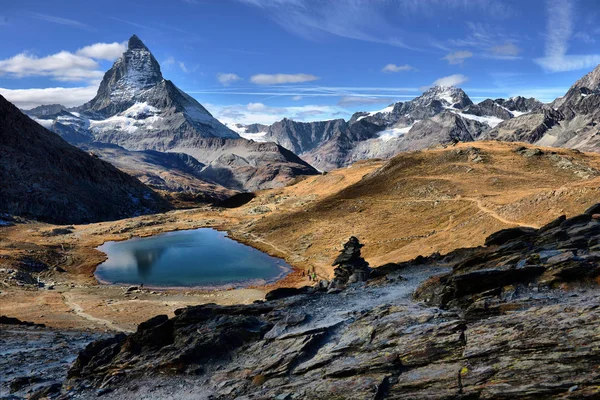 MT Matterhorn weerspiegeld in Riffelsee Lake Zermatt kanton van Vala — Stockfoto