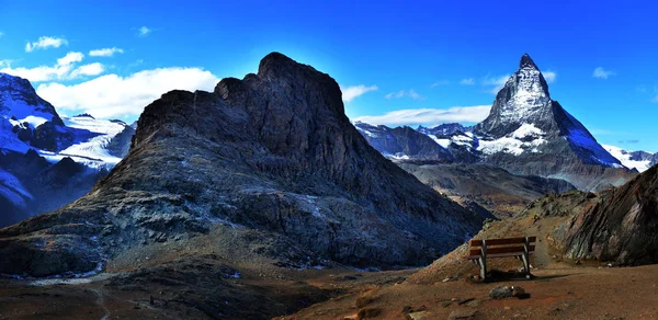 Adembenemend uitzicht op de panorama-bergketen in de buurt van de Matterhorn — Stockfoto