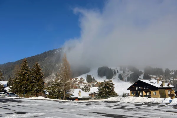 Invierno paisaje alpino en el campo — Foto de Stock