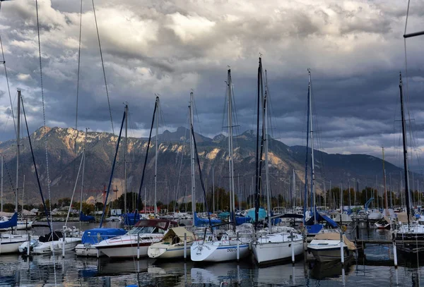 SWISS, LAKE GENEVA, 21, OCTOBER, 2017,Yachts on autumn parking l — Stock Photo, Image