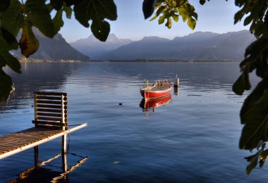 Cenevre Gölü ve Alpler İsviçre Montreux görünümü 