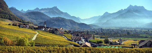 Panorama das vinhas de outono na Suíça — Fotografia de Stock