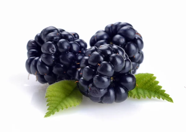 A picture of a heap of ripe, juicy, natural blackberries, isolat — Stock Photo, Image