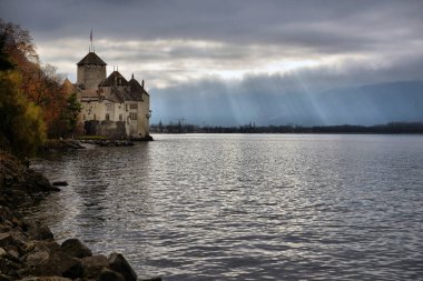 ünlü Chateau de Chillon Gölü Cenevre'de bir Olimpiyat görünümünü