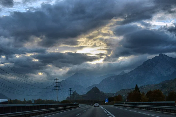 Krásné barevné panoramatický krajinu s alpských hor cl — Stock fotografie