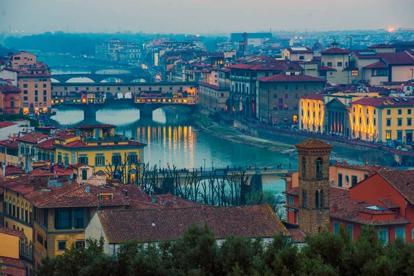 Florence Ponte Vecchio Köprüsü ve İtalya 'da City Skyline. — Stok fotoğraf