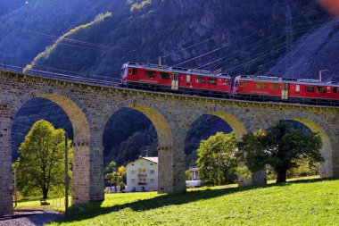 İsviçre 10.10.2019, İsviçre dağ treni Bernina Ex
