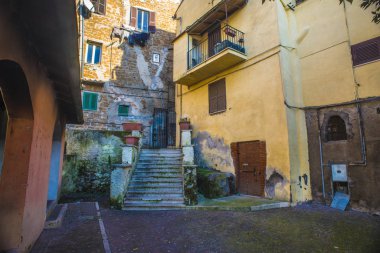 Küçük bir taşra kasabasının güzel İtalyan caddesi