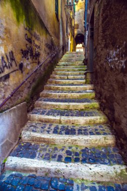 Küçük bir taşra kasabasının güzel İtalyan caddesi