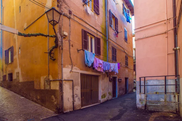 Prachtige Italiaanse straat van een klein oud provinciestadje — Stockfoto