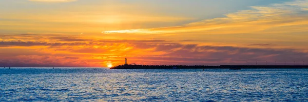 Belo pôr do sol no mar — Fotografia de Stock