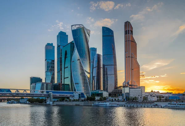 Moskova şehir kuleye bakış akşam