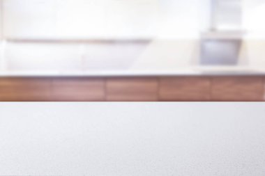 Ürün gösterimi, mermer masa, bokeh ışığı arkaplanı olan bulanık depo üzerinde tezgah, yiyecek afişi, maketi, şablonu için boş tahta raf yüzeyi için masa üstü arkaplan.