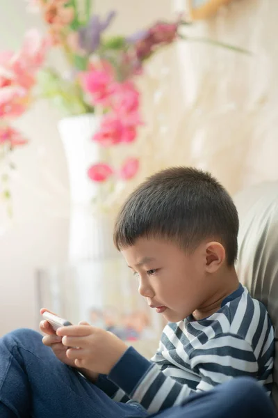 Asiatisches Kind Junge Hause Während Der Sperrung Des Covid Rmo — Stockfoto