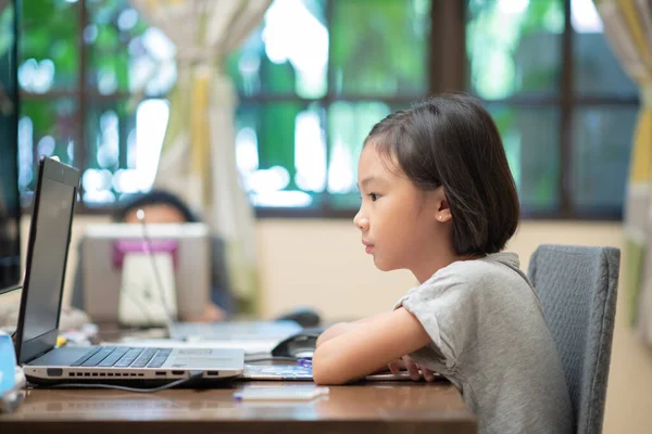 Asian Female Child Doing Online Learning Learning Home — Stock Photo, Image