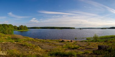 Granit sahil. Baltık Denizi. 