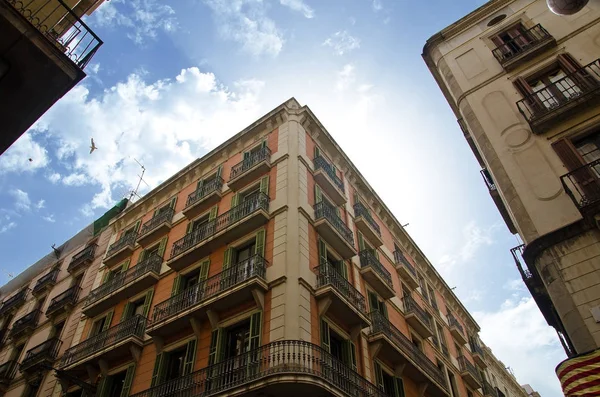 Stare budynki z ulicy Carrer de Ferran w Barcelona — Zdjęcie stockowe
